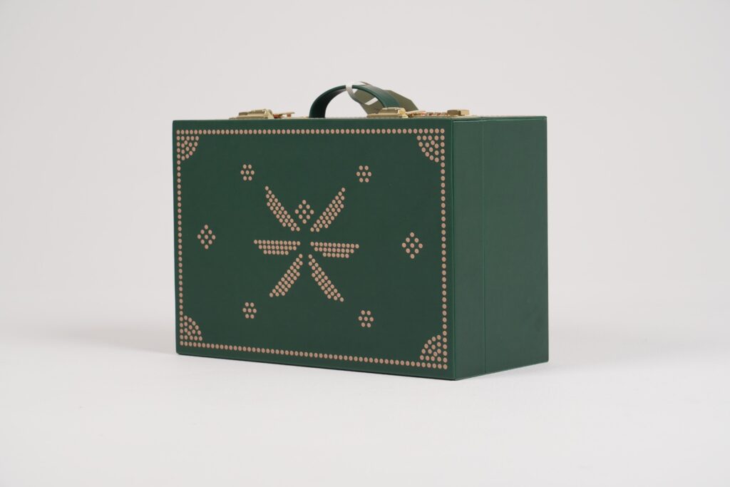 Eagle Hills for Al Ain Oasis- Mandoos Custom Box