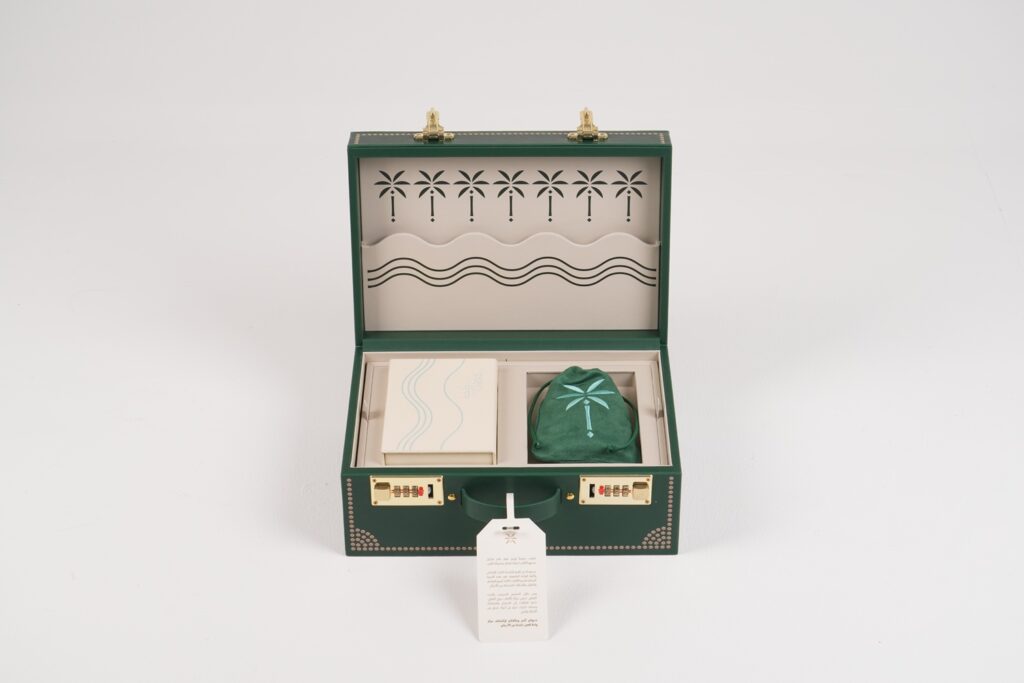 Eagle Hills for Al Ain Oasis- Mandoos Custom Box